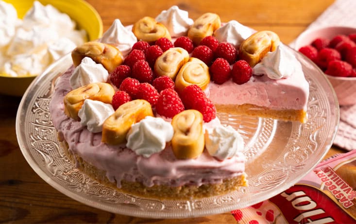 Iskremkake med Gifflar Raspberry & Vanilla - Oppskrifter | Pågen